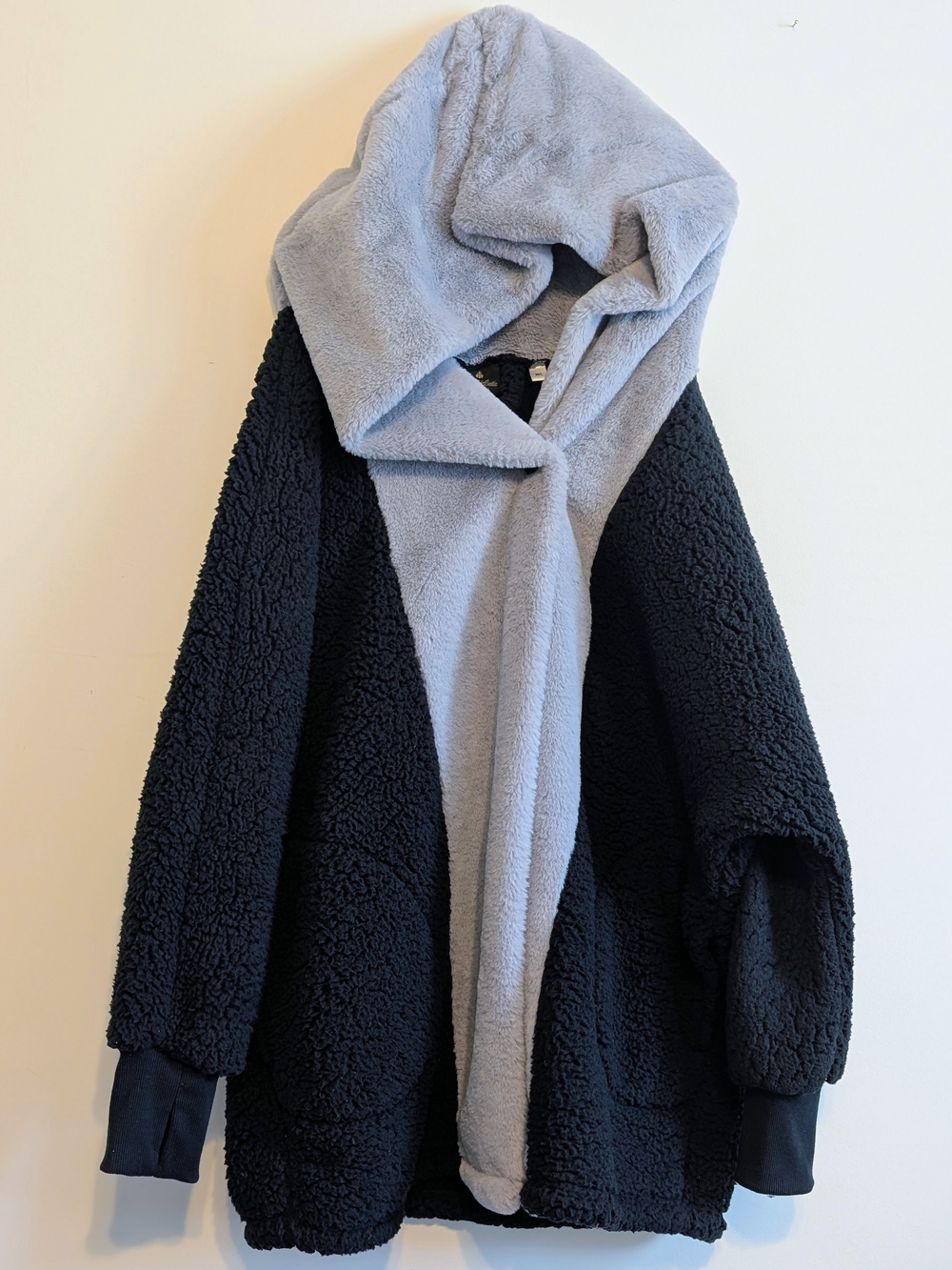 Bumble Bella Cozy Hooded Sherpa Jacket - Black with Light Gray Trim M/L